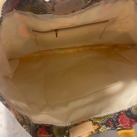 TOTE BAG. Stylish and versatile! Handled w Velcro closure: new! - Picture 5 of 8